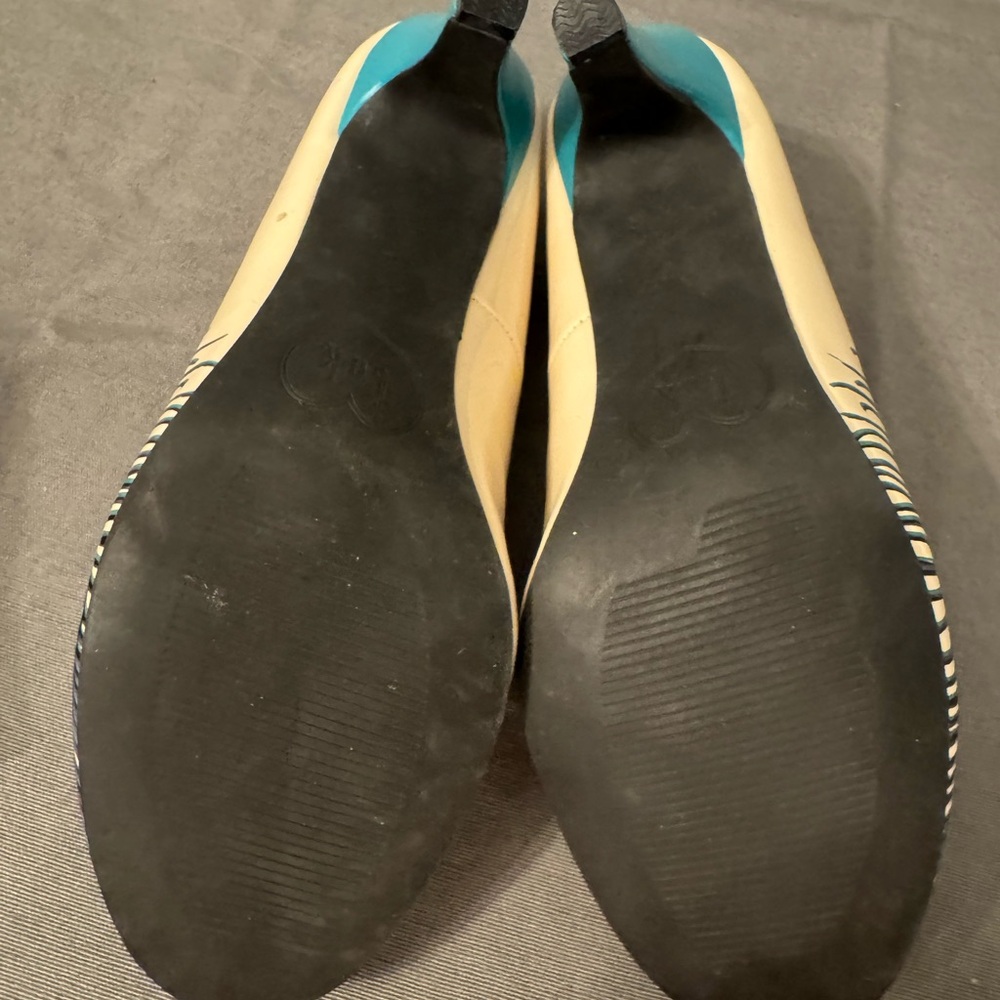 T.U.K Cream, Teal Purple Peacock Heels- Size 8 - Picture 4 of 4